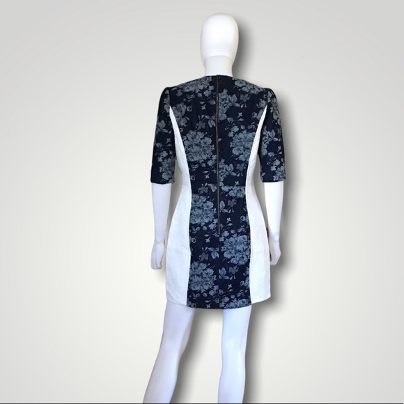 Line & Dot 3/4 Sleeve Dress - Picture 2 of 4